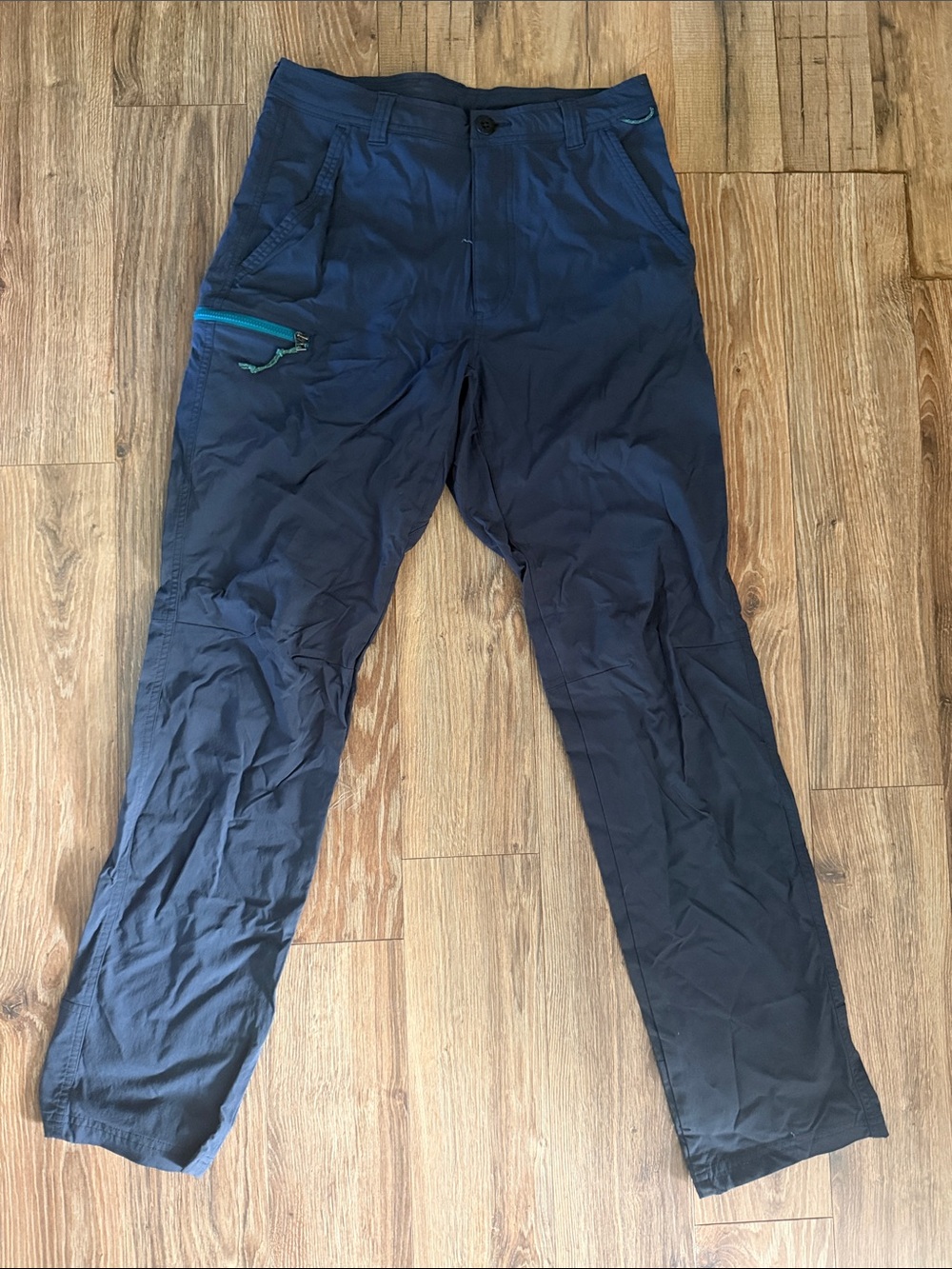 REI Men's Dark Navy Cargo Pants with Teal Accent 28x32